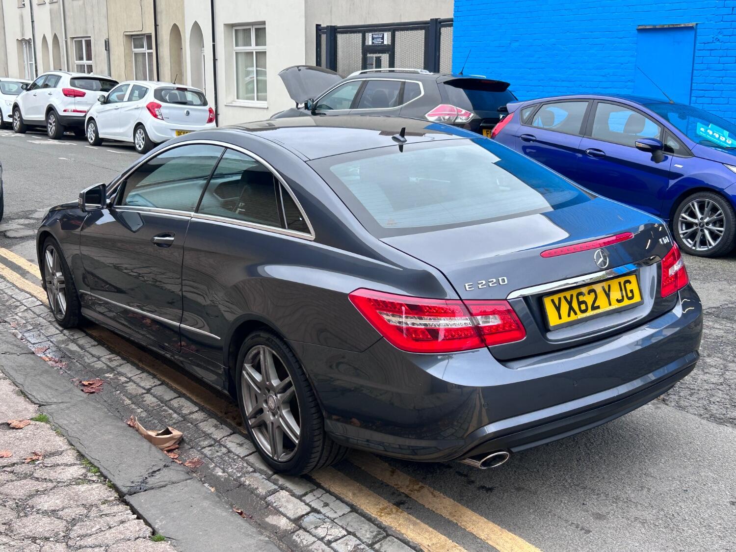 Used Mercedes-Benz E Class 2012 for sale - 76369362: Photo 5