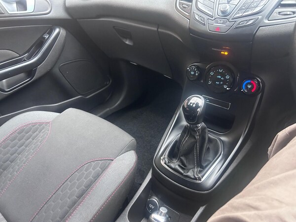 Used Ford Fiesta 2017 for sale - 76257628: Photo 28