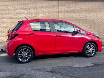Used Toyota Yaris 2015 for sale - 75999918: Photo