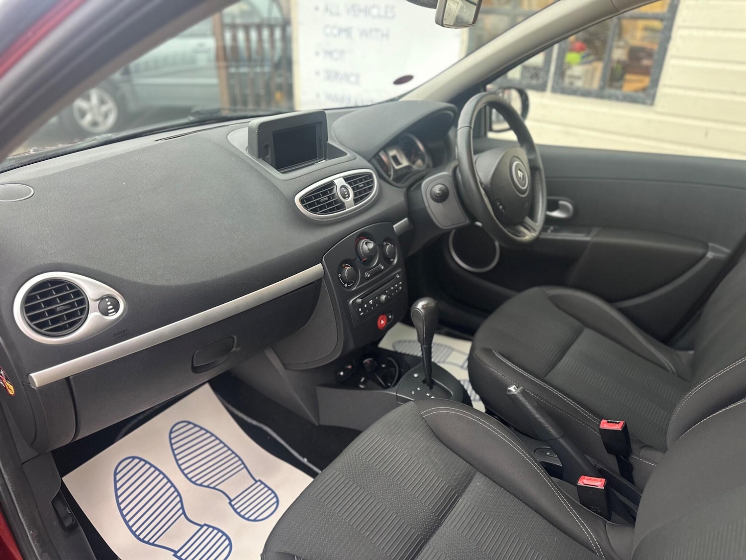 Used Renault Clio 2011 for sale - 76473821: Photo 11