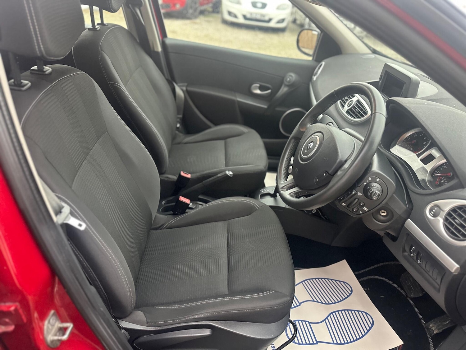 Used Renault Clio 2011 for sale - 76473821: Photo 21