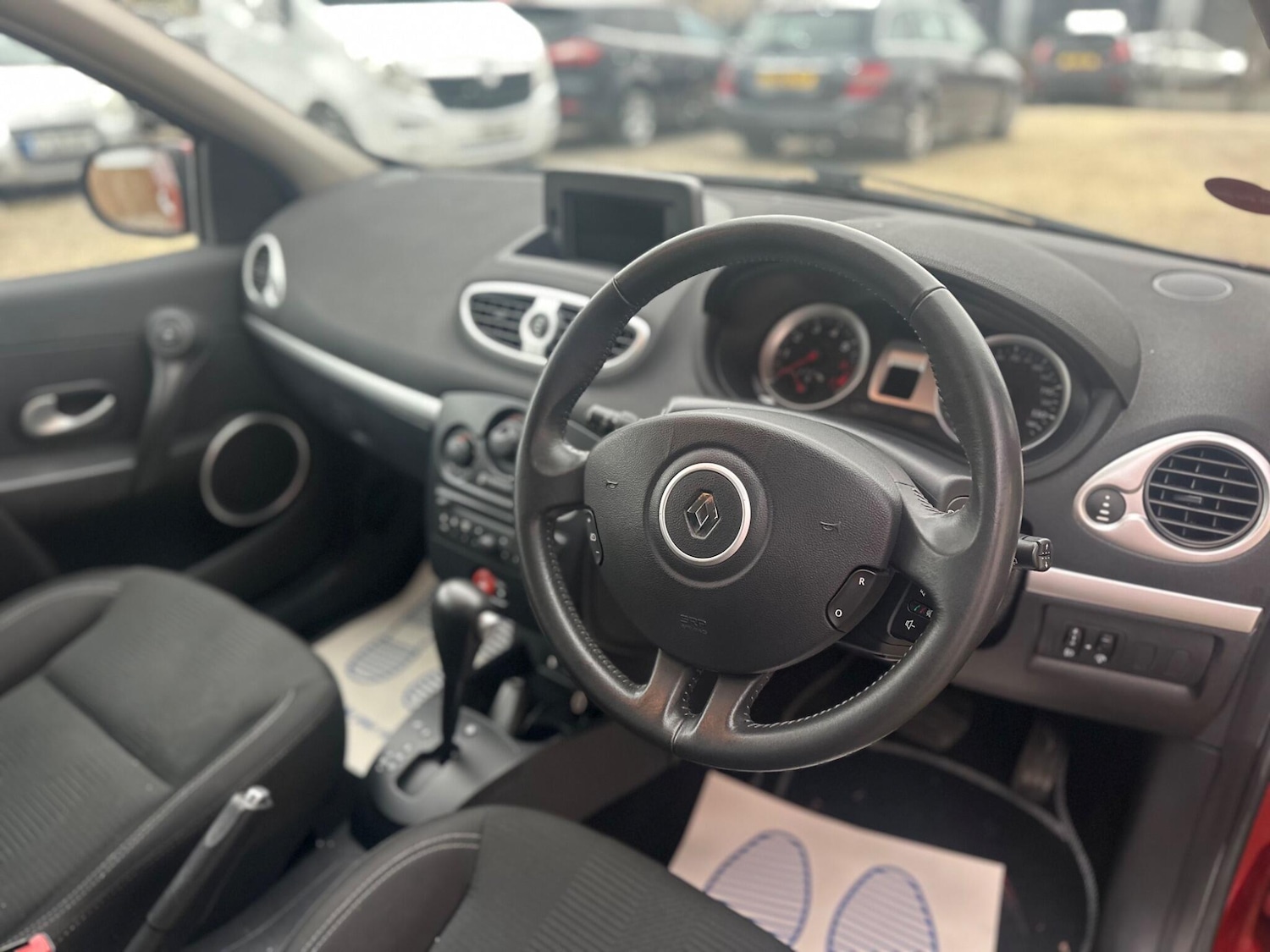 Used Renault Clio 2011 for sale - 76473821: Photo 23