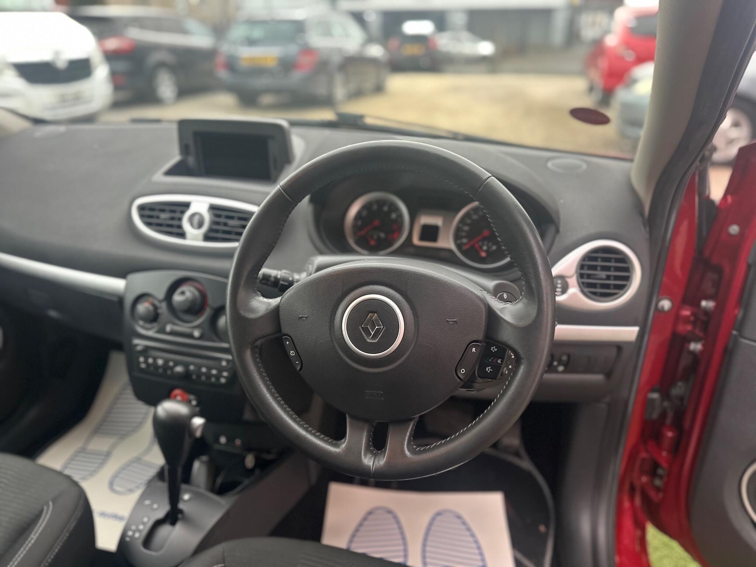 Used Renault Clio 2011 for sale - 76473821: Photo 24