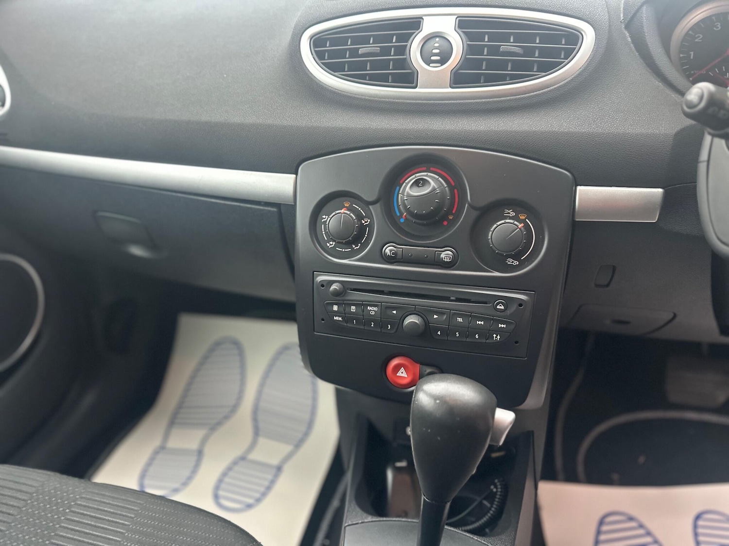 Used Renault Clio 2011 for sale - 76473821: Photo 25