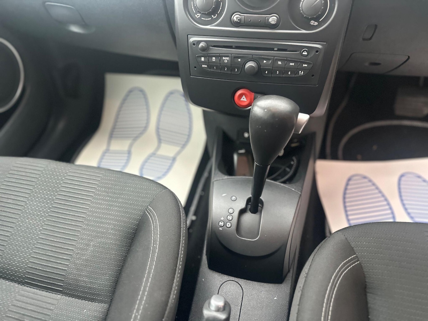 Used Renault Clio 2011 for sale - 76473821: Photo 26