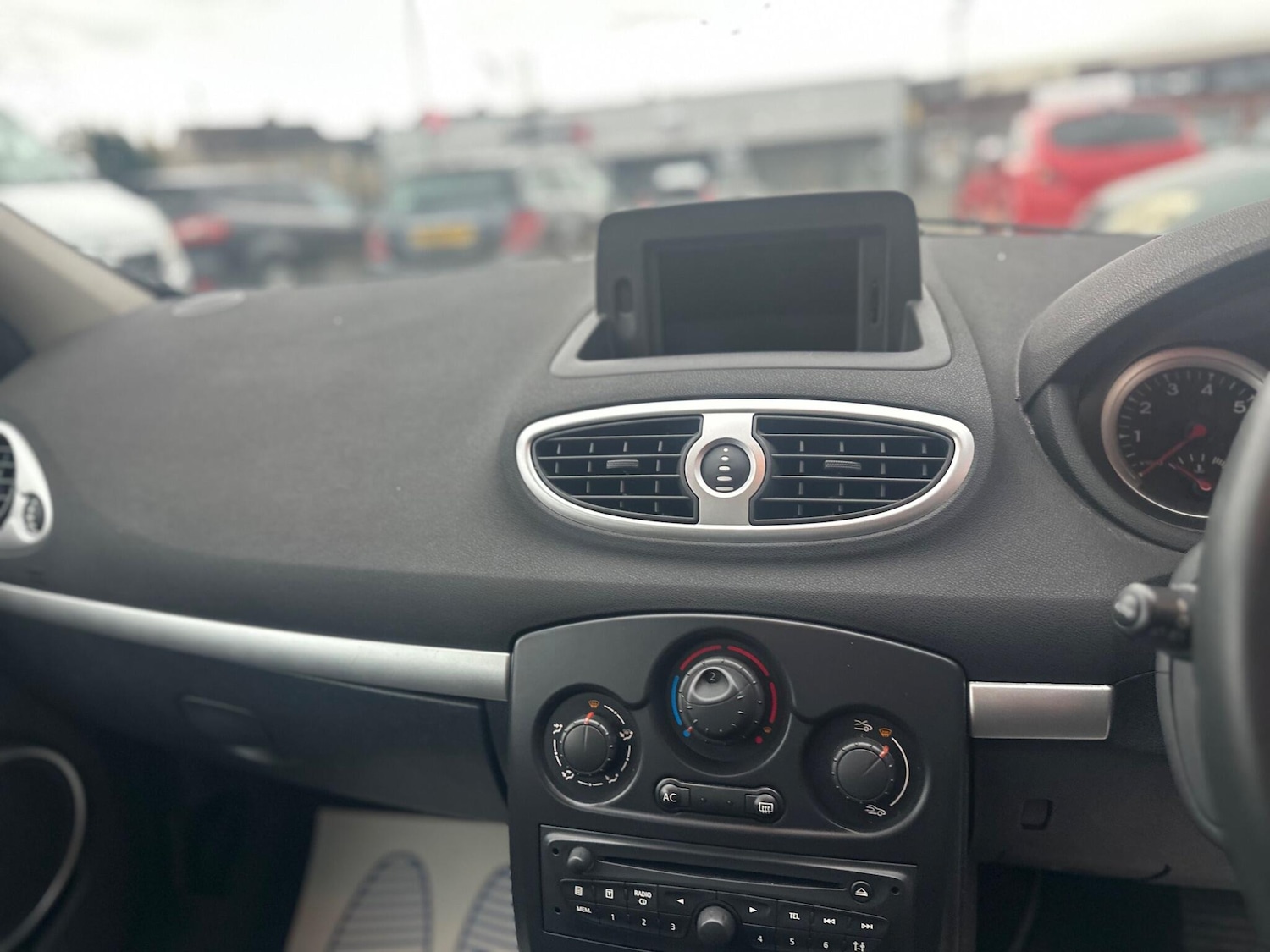 Used Renault Clio 2011 for sale - 76473821: Photo 27