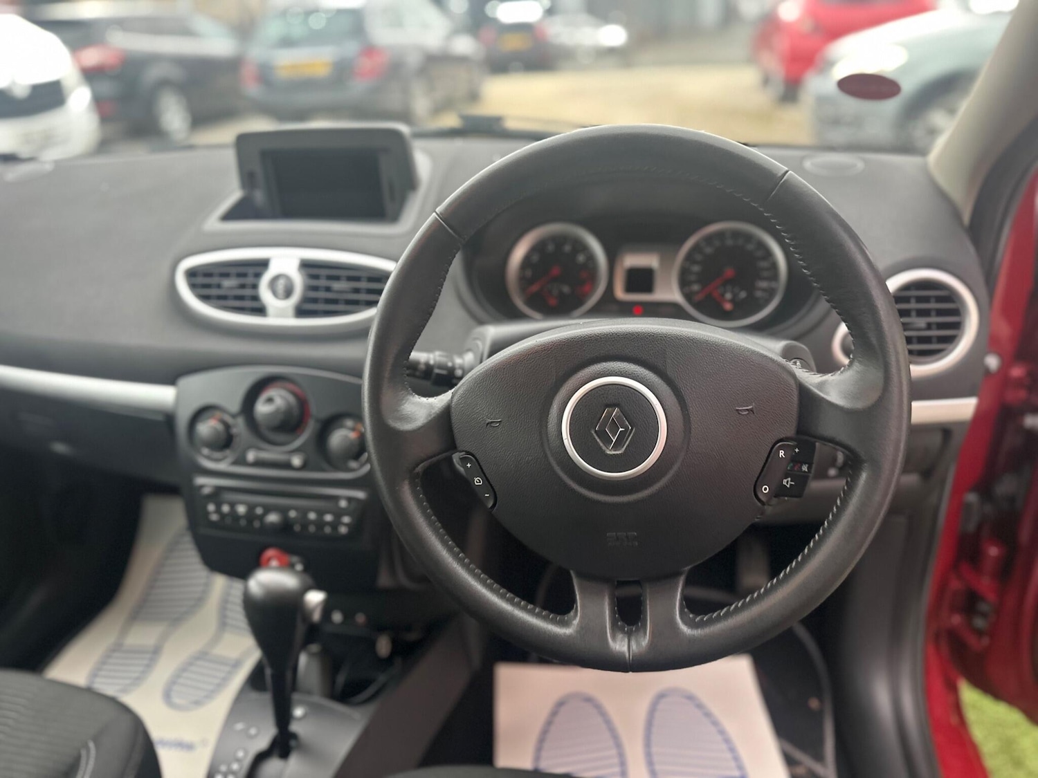 Used Renault Clio 2011 for sale - 76473821: Photo 28