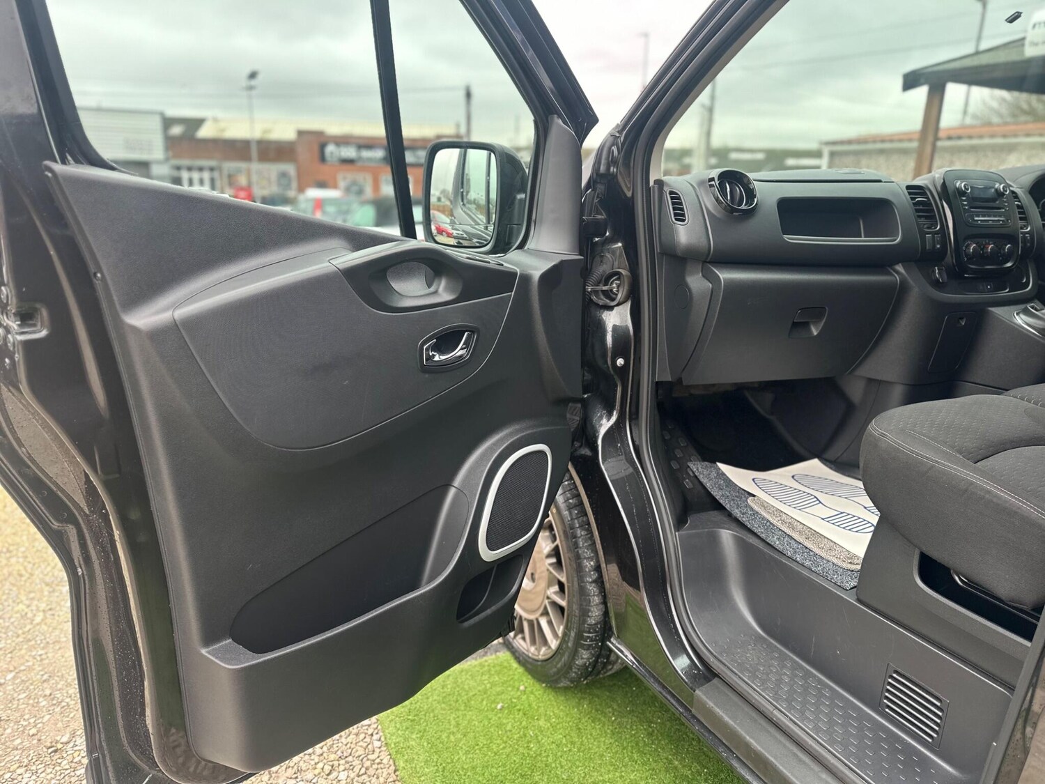 Used Vauxhall Vivaro for sale - 77538589: Photo 27