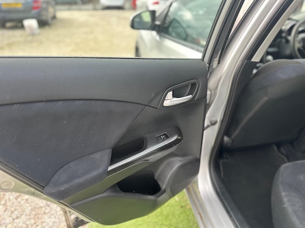 Used Honda Civic 2014 for sale - 76072496: Photo 30