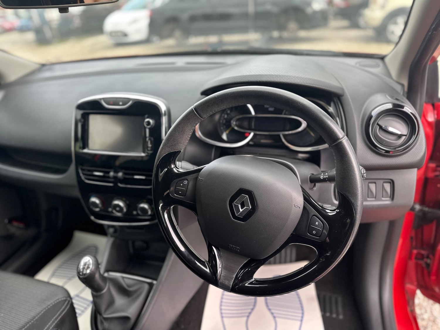 Used Renault Clio 2013 for sale - 76772816: Photo 27