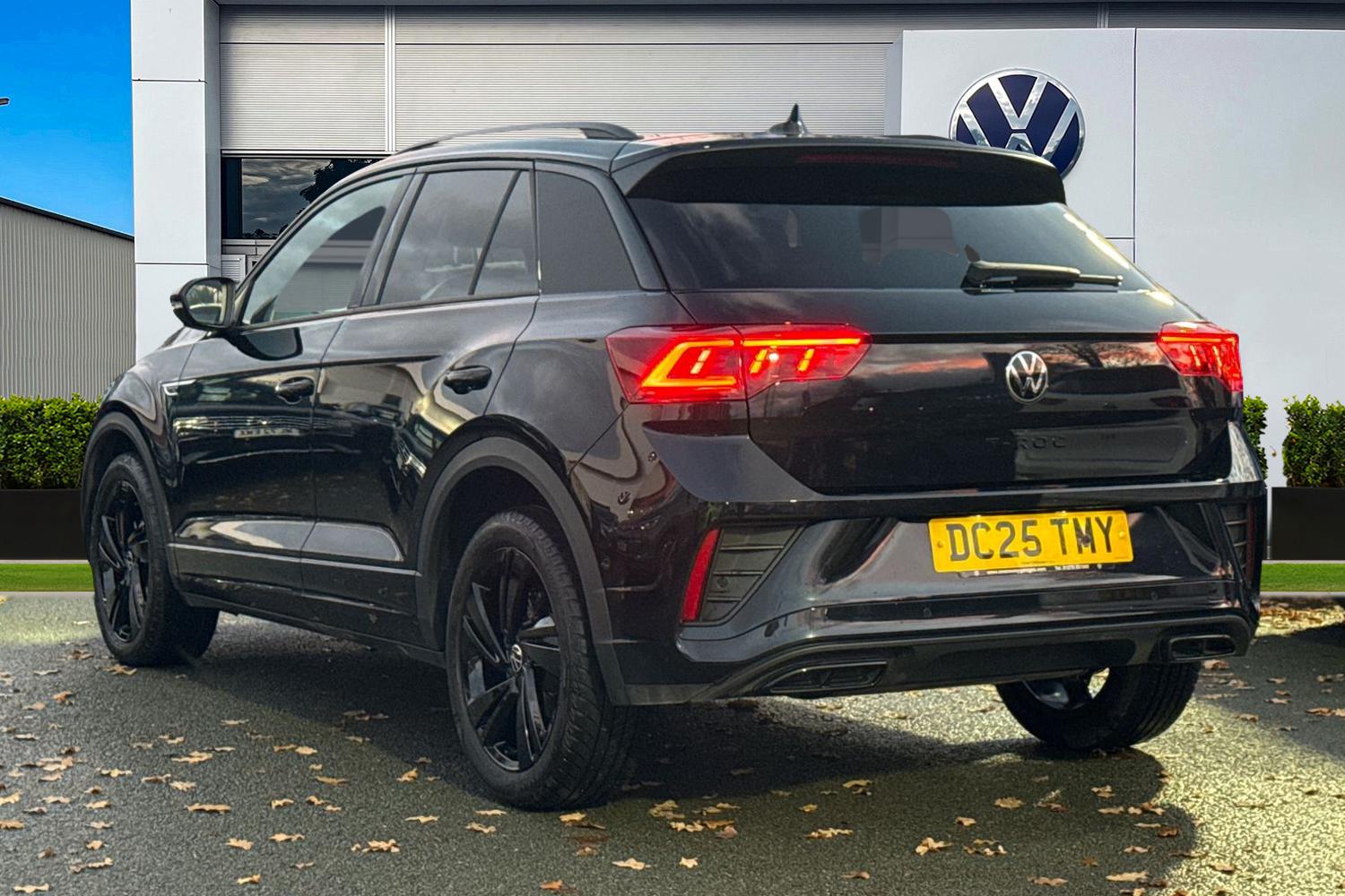 Used Volkswagen T-Roc 2025 for sale - 76890136: Photo 2