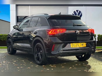 Used Volkswagen T-Roc 2025 for sale - 76890136: Photo