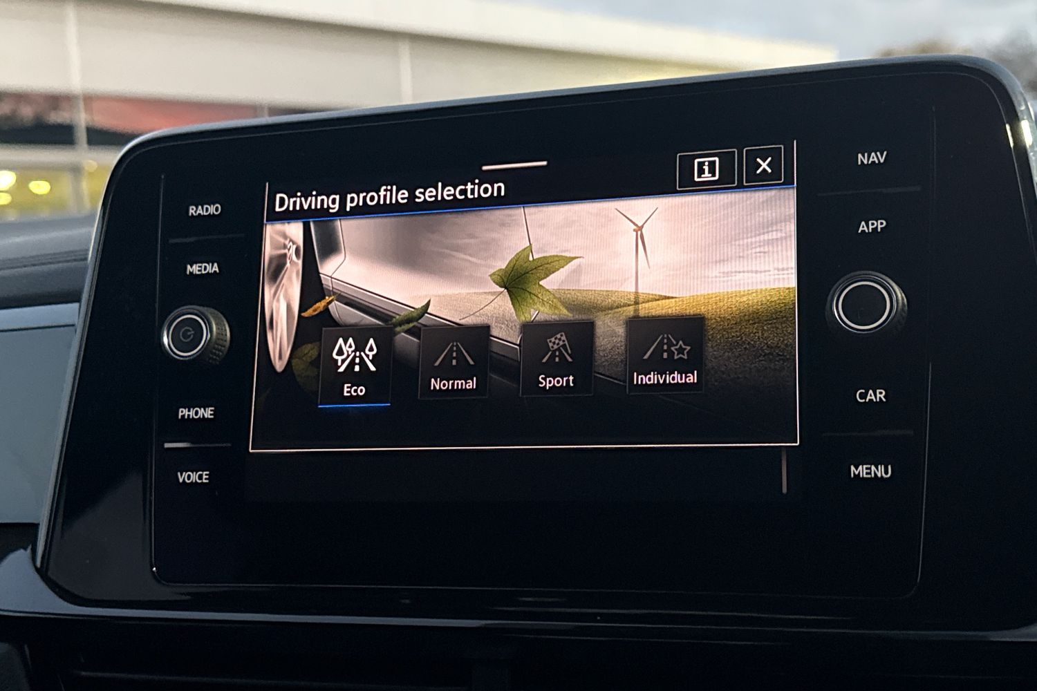 Used Volkswagen T-Roc 2025 for sale - 76890136: Photo 31