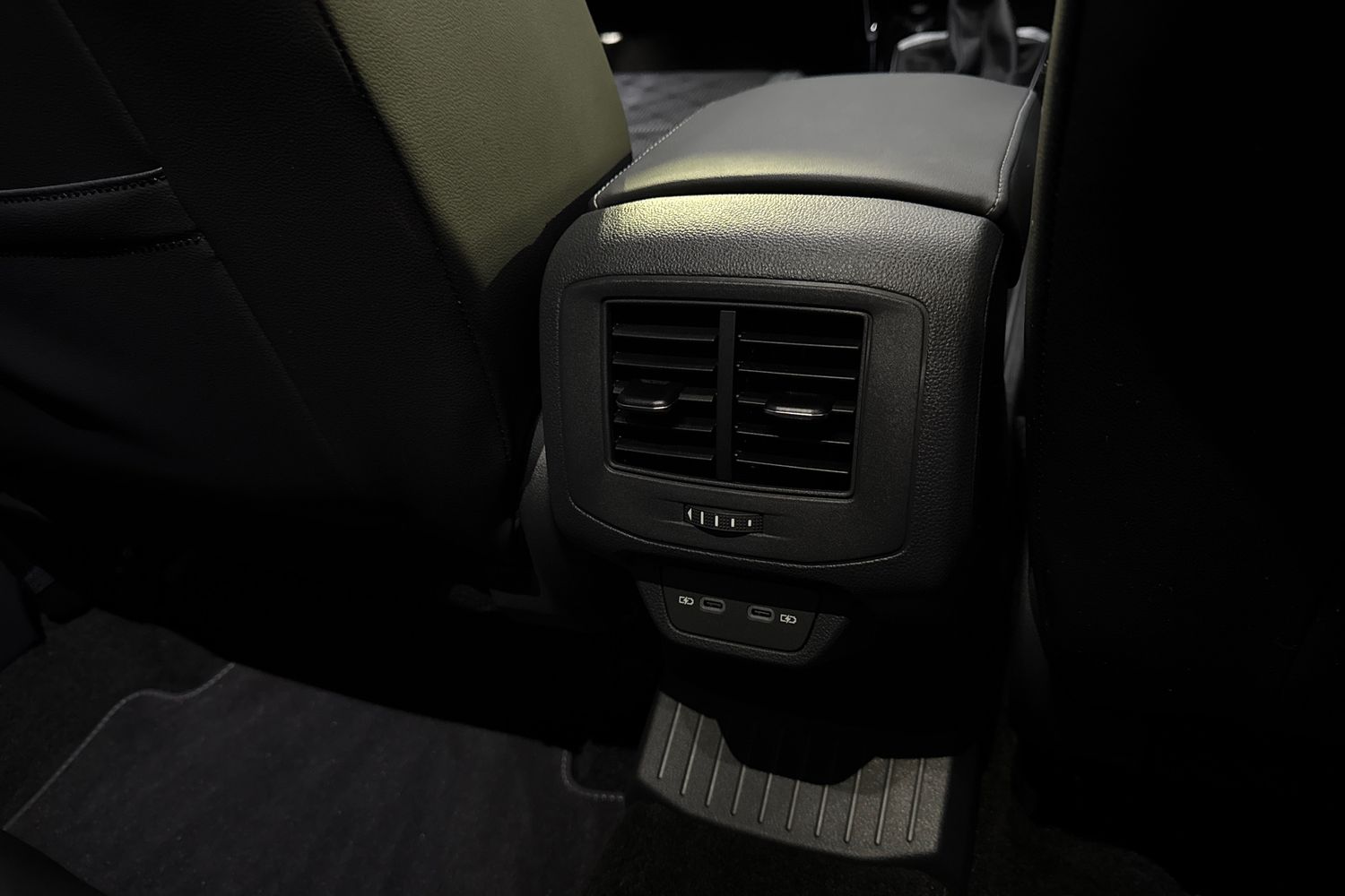 Used Volkswagen T-Roc 2025 for sale - 76890136: Photo 35