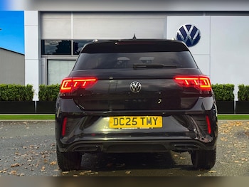 Used Volkswagen T-Roc 2025 for sale - 76890136: Photo