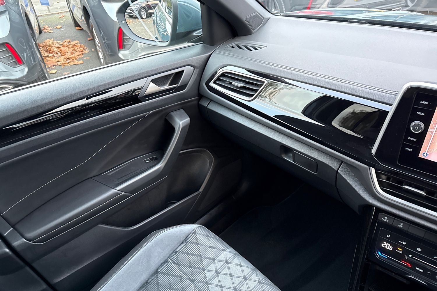 Used Volkswagen T-Roc 2023 for sale - 76469264: Photo 20