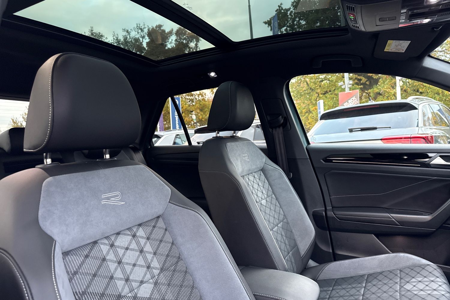 Used Volkswagen T-Roc 2023 for sale - 76469264: Photo 24