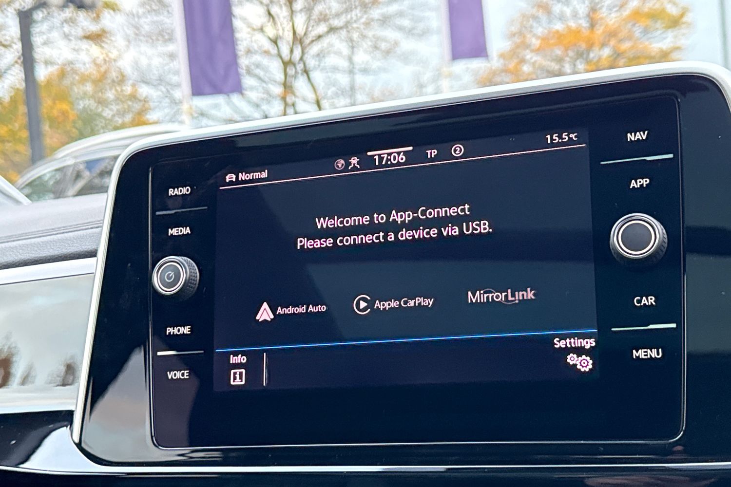 Used Volkswagen T-Roc 2023 for sale - 76469264: Photo 30