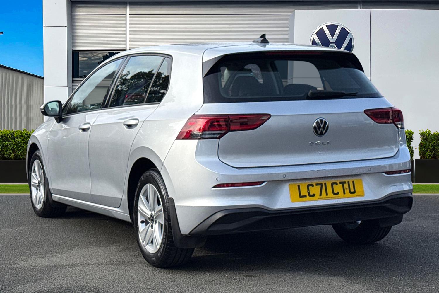 Used Volkswagen Golf 2021 for sale - 76453601: Photo 2