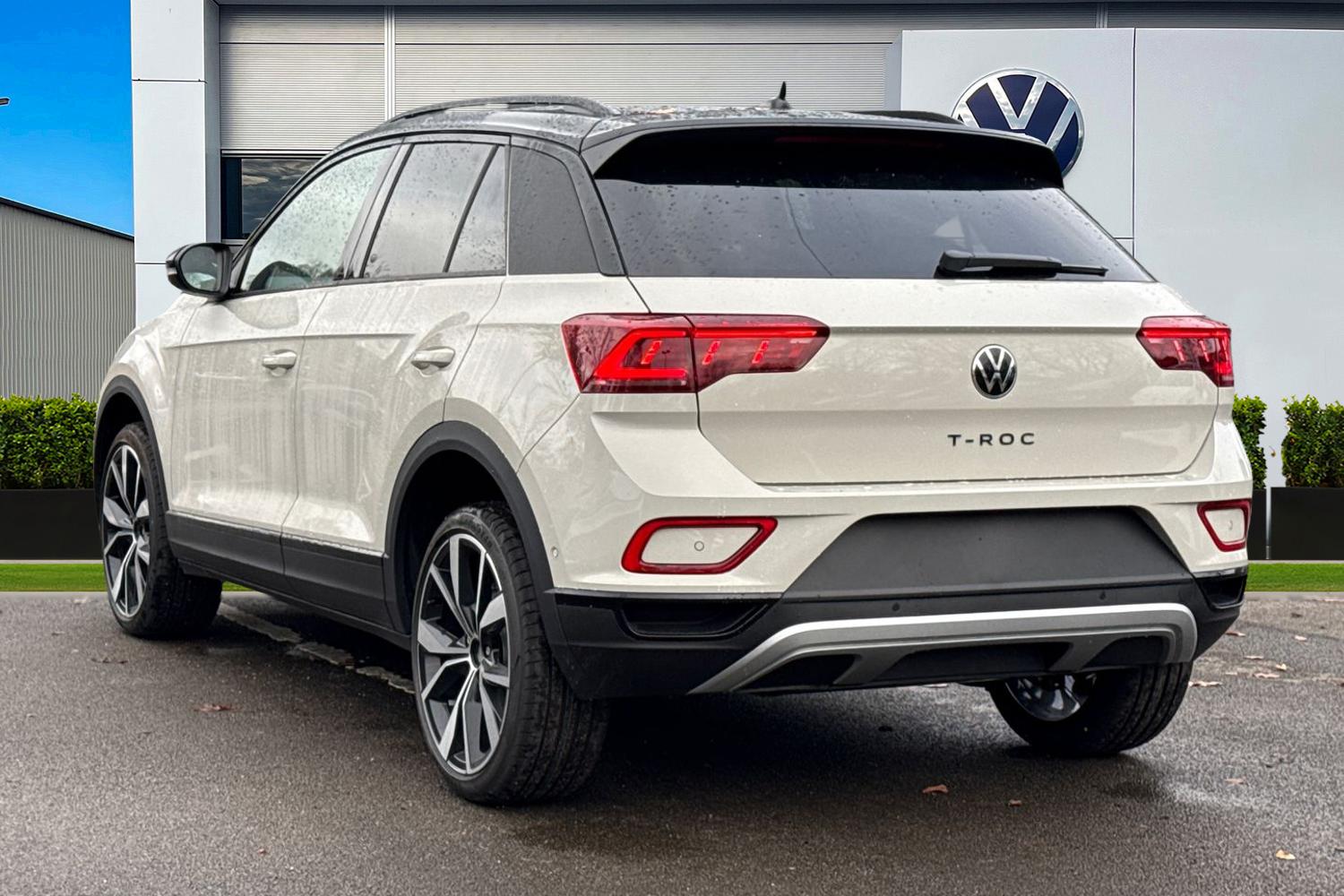 Used Volkswagen T-Roc 2025 for sale - 76805274: Photo 2