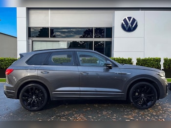 Used Volkswagen Touareg 2023 for sale - 76884242: Photo