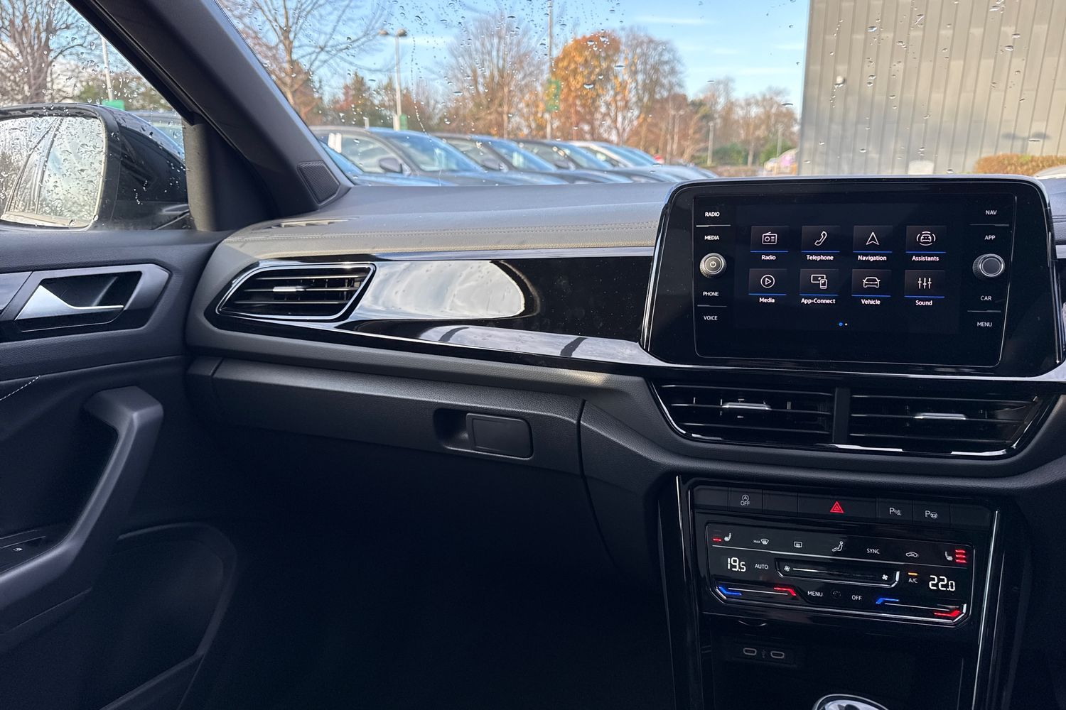 Used Volkswagen T-Roc 2025 for sale - 76985353: Photo 19