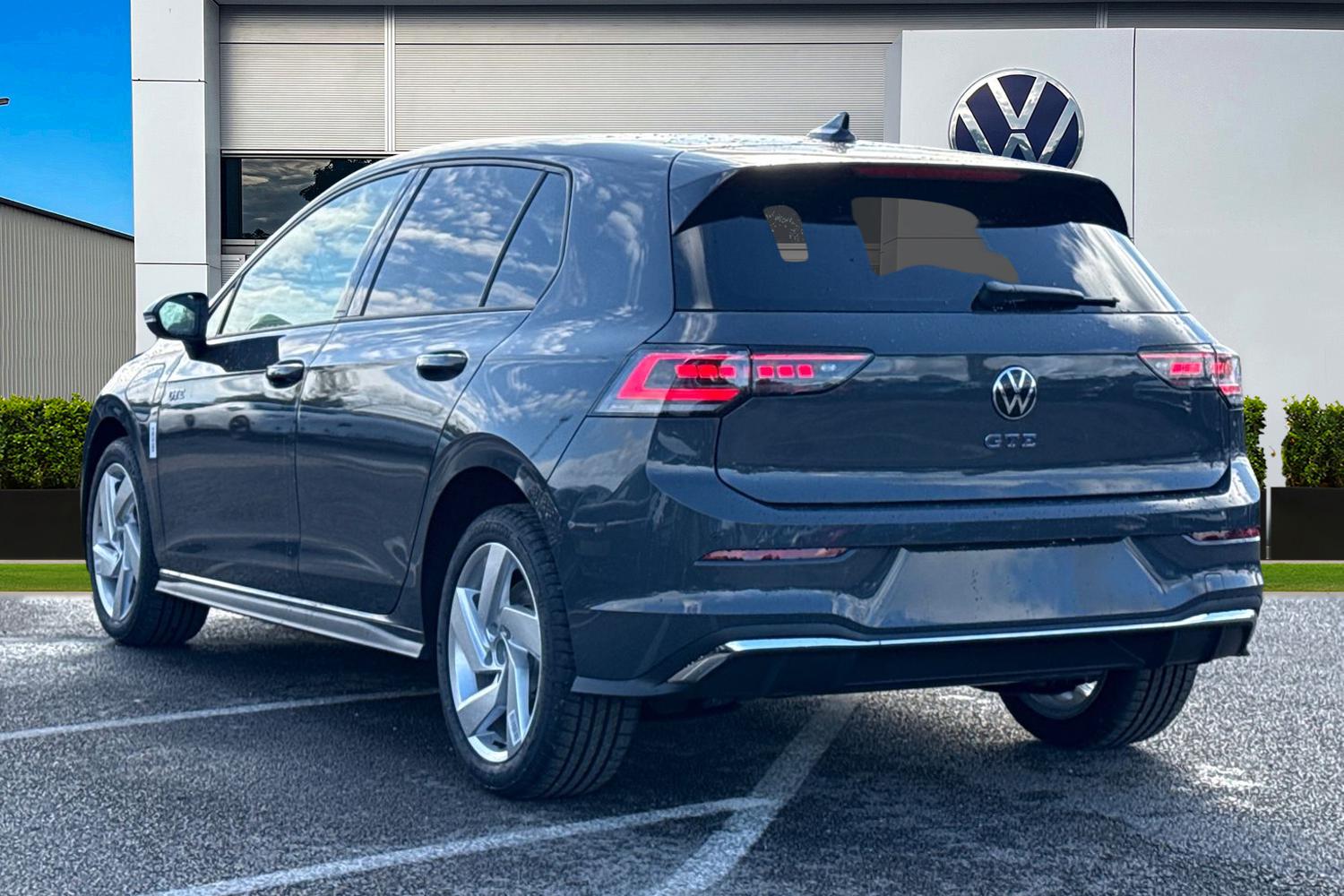 Used Volkswagen Golf 2025 for sale - 76374771: Photo 2