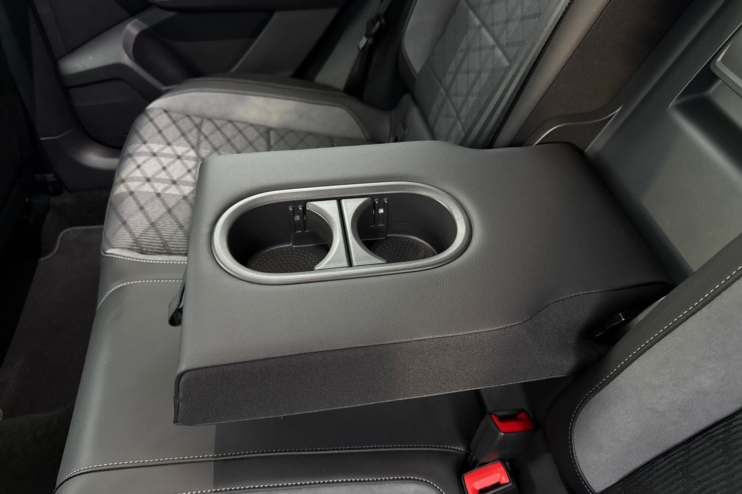 Used Volkswagen T-Roc 2025 for sale - 77037325: Photo 32