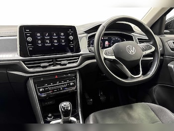 Used Volkswagen T-Roc 2024 for sale - 77394115: Photo