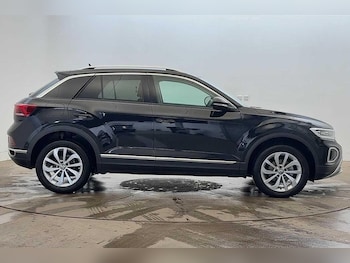 Used Volkswagen T-Roc 2024 for sale - 77394115: Photo