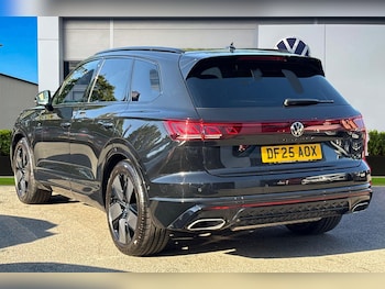 Used Volkswagen Touareg 2025 for sale - 76090209: Photo 2