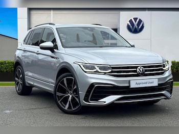 2023 - 1.5 TSI (EVO) DSG R-Line Edition | | Panoramic sunroof 5-Door