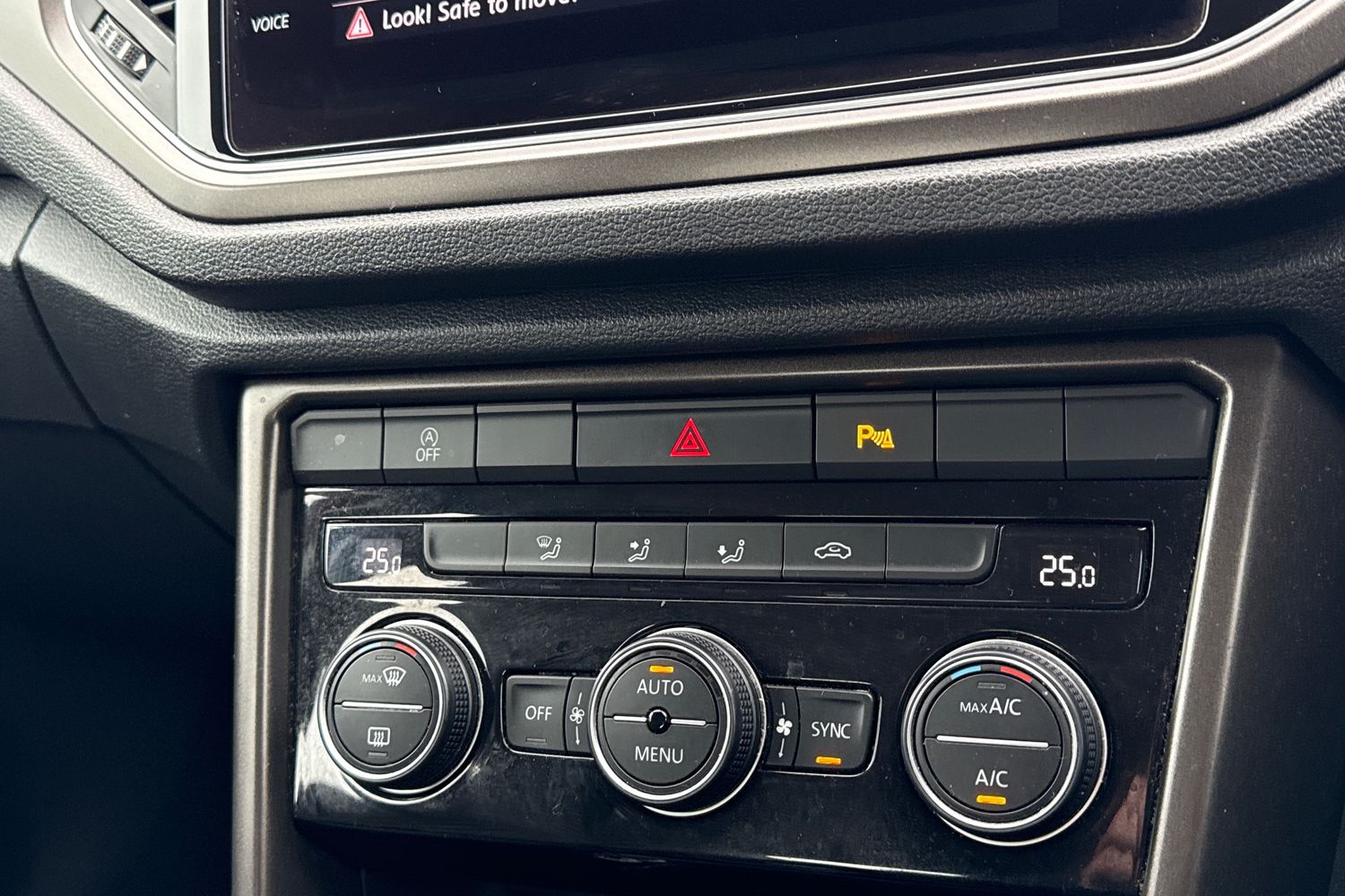 Used Volkswagen T-Roc 2018 for sale - 77593634: Photo 32