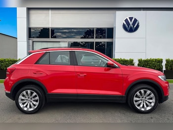 Used Volkswagen T-Roc 2018 for sale - 77593634: Photo