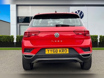 Used Volkswagen T-Roc 2018 for sale - 77593634: Photo