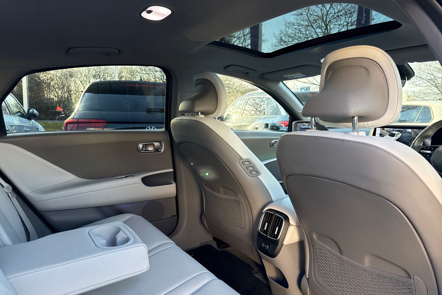 Used Hyundai IONIQ 6 2024 for sale - 76929156: Photo 44