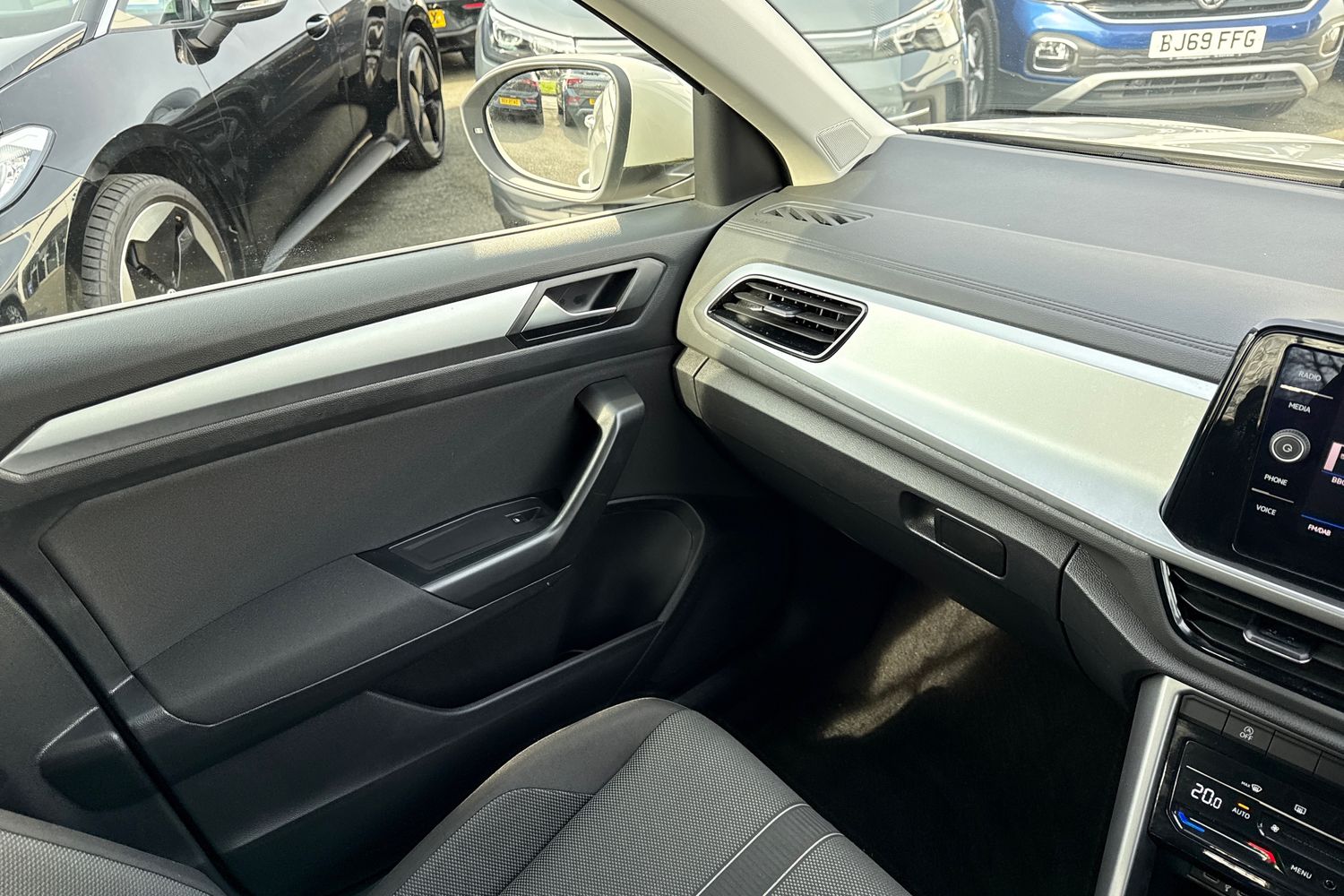 Used Volkswagen T-Roc 2023 for sale - 77973309: Photo 20