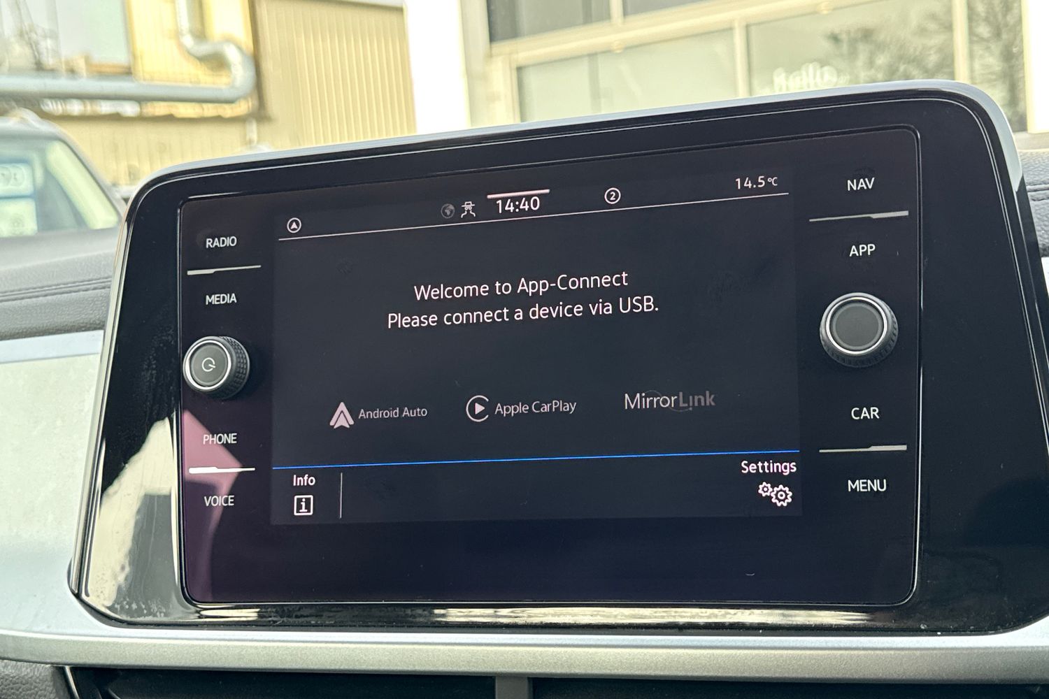 Used Volkswagen T-Roc 2023 for sale - 77973309: Photo 28