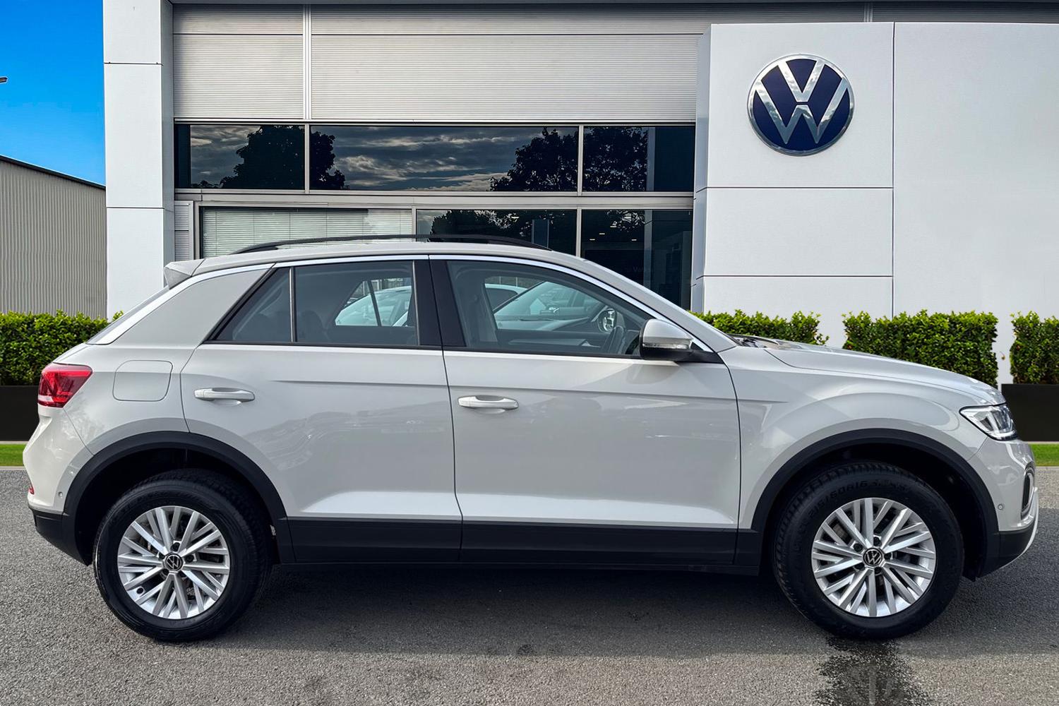 Used Volkswagen T-Roc 2023 for sale - 77973309: Photo 3