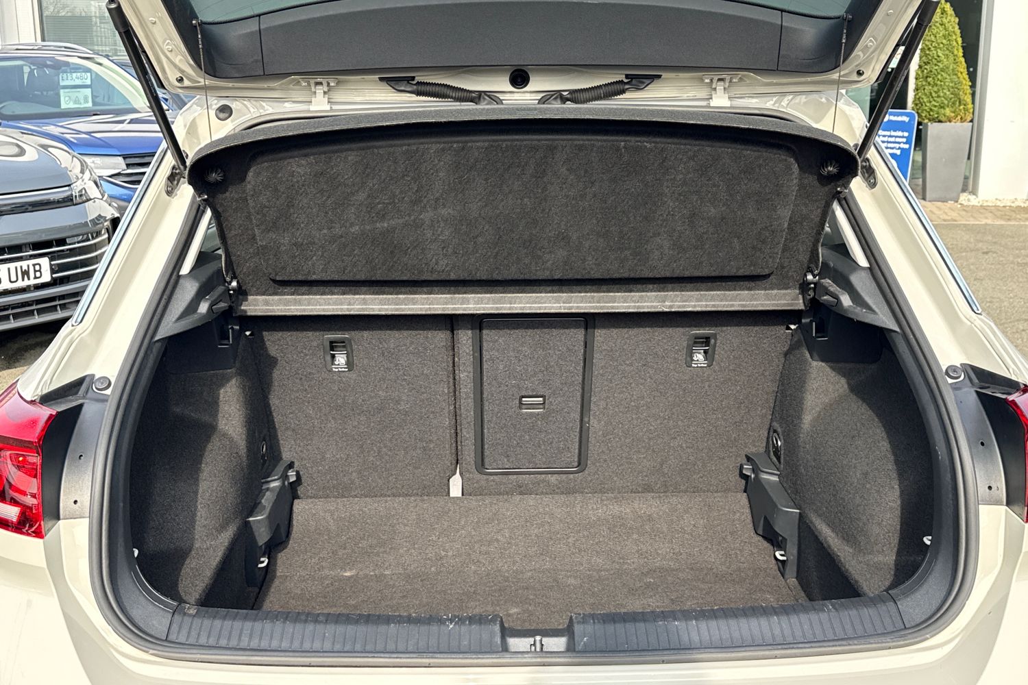 Used Volkswagen T-Roc 2023 for sale - 77973309: Photo 7