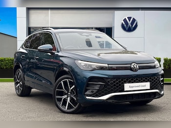2025 - 2.0 TDI DSG R-Line | Harman Kardon Sound Package | Heated Seats | Rear Came 5-Door