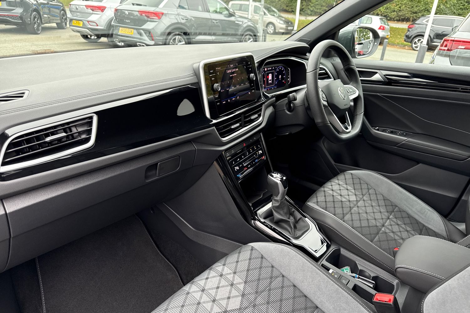 Used Volkswagen T-Roc 2025 for sale - 76298662: Photo 15