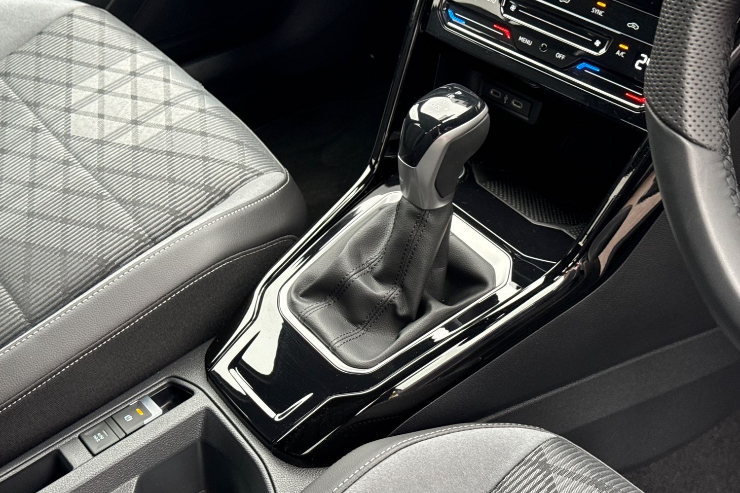 Used Volkswagen T-Roc 2025 for sale - 76298662: Photo 23