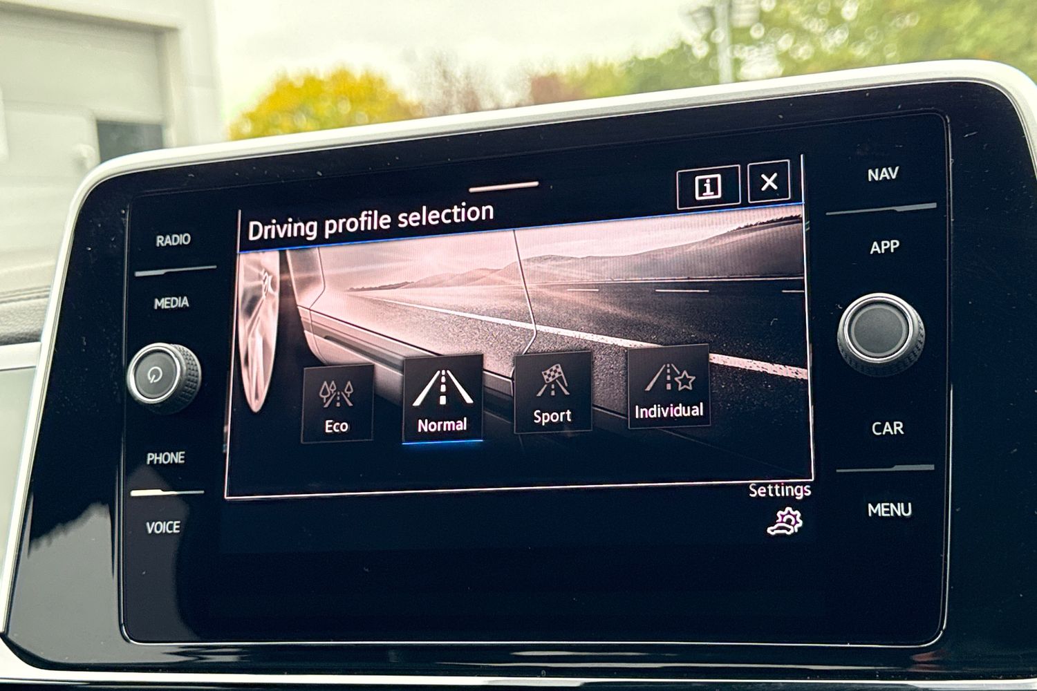 Used Volkswagen T-Roc 2025 for sale - 76298662: Photo 34