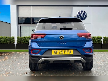 Used Volkswagen T-Roc 2025 for sale - 76876086: Photo