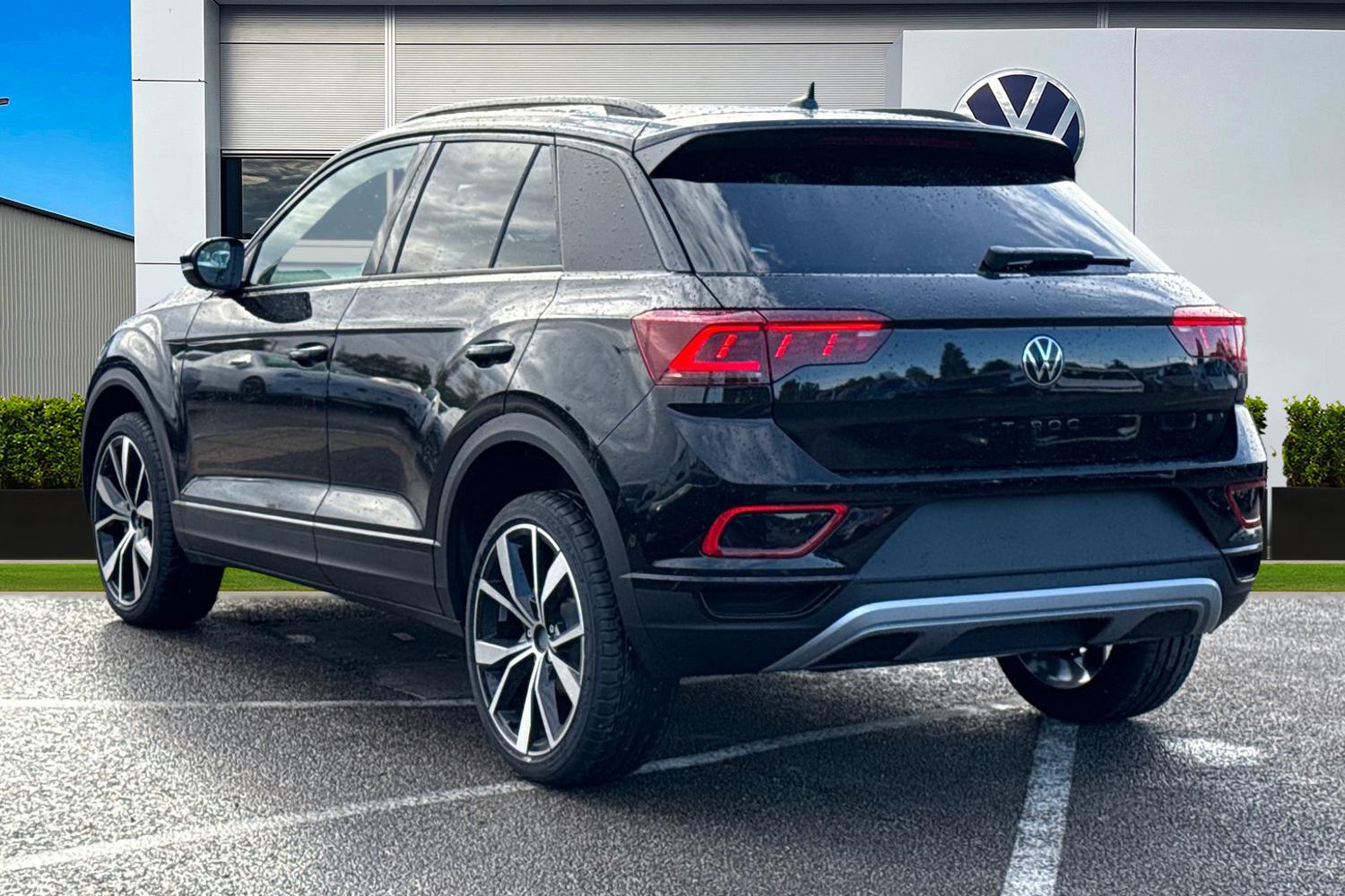 Used Volkswagen T-Roc 2025 for sale - 76374707: Photo 2