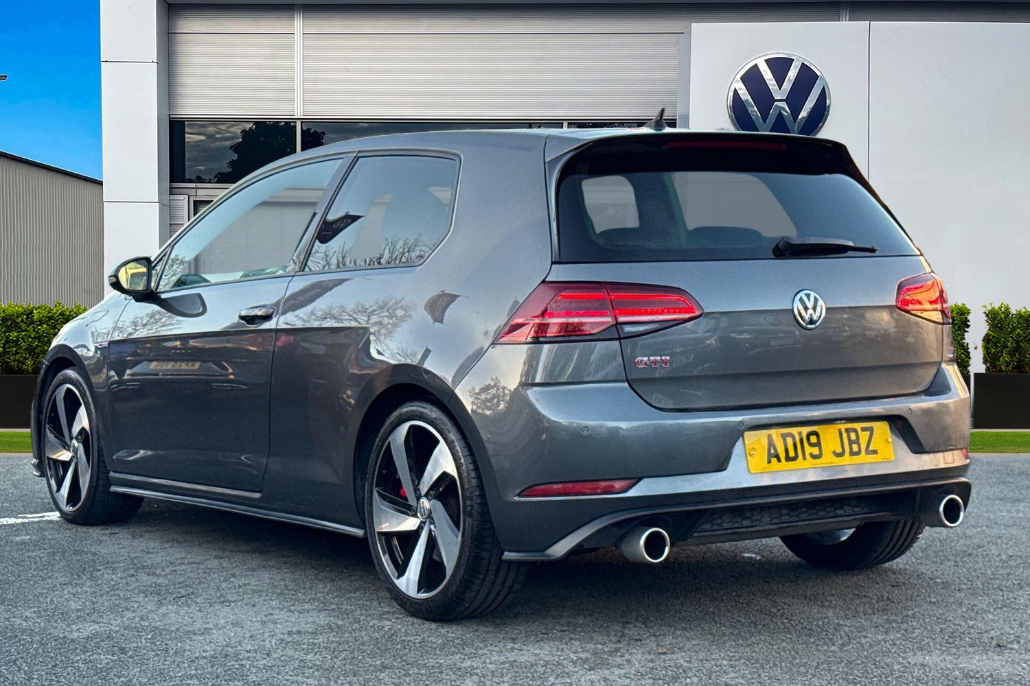 Used Volkswagen Golf 2019 for sale - 76636919: Photo 2