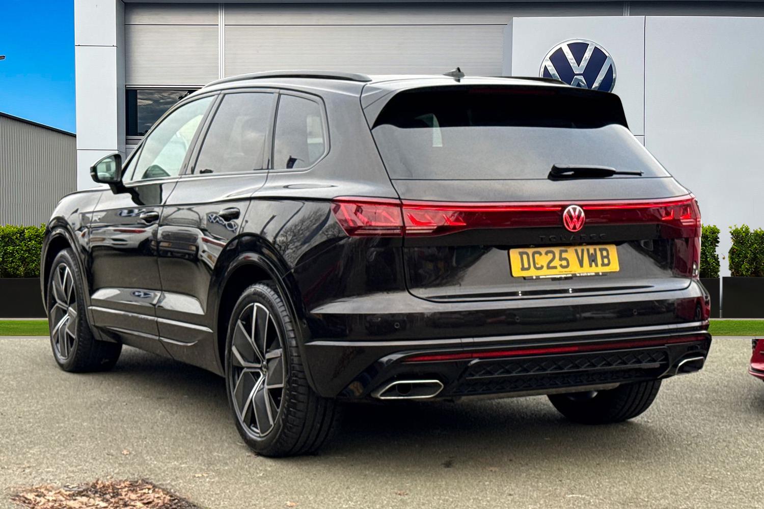 Used Volkswagen Touareg 2025 for sale - 77072113: Photo 2