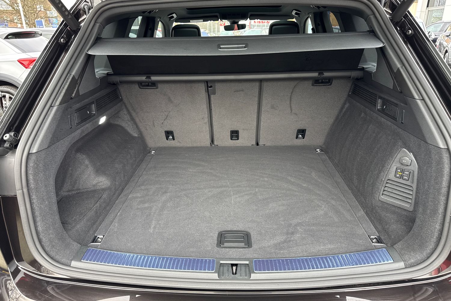 Used Volkswagen Touareg 2025 for sale - 77072113: Photo 7