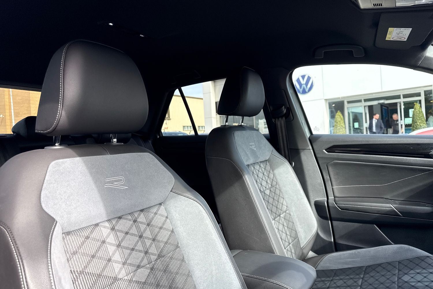 Used Volkswagen T-Roc 2023 for sale - 76006851: Photo 24